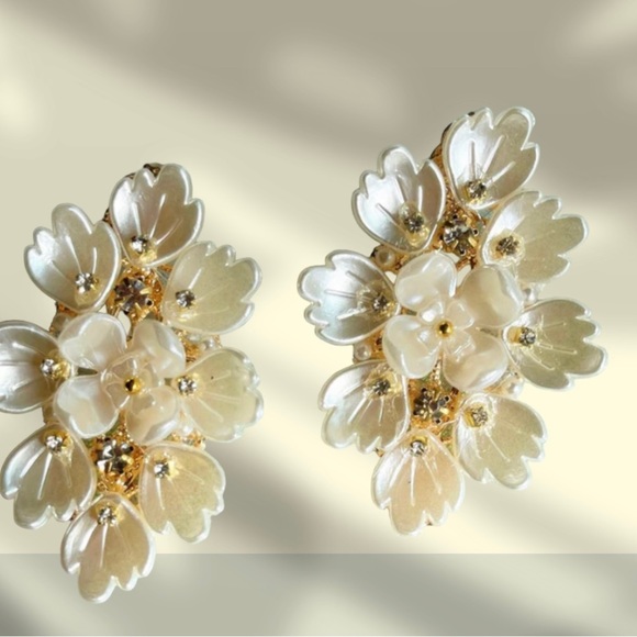 Pearl Flower Stud Dangle Earrings - Picture 3 of 6